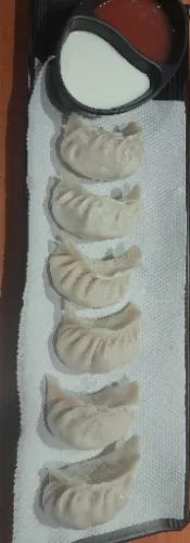 Tika momos